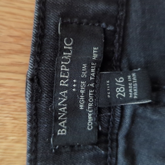 Banana Republic. High-Rise Black Slim Jean.  Petite Black Wash. Size 28/06 - Picture 4 of 9